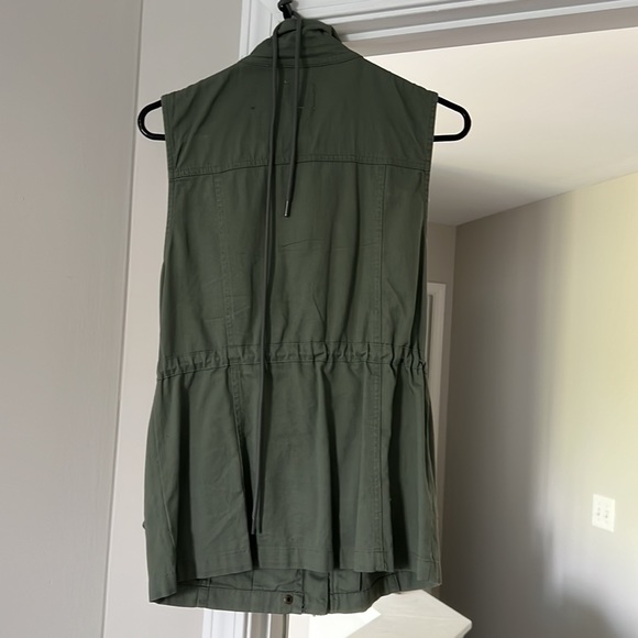 Green utility vest - Picture 3 of 3